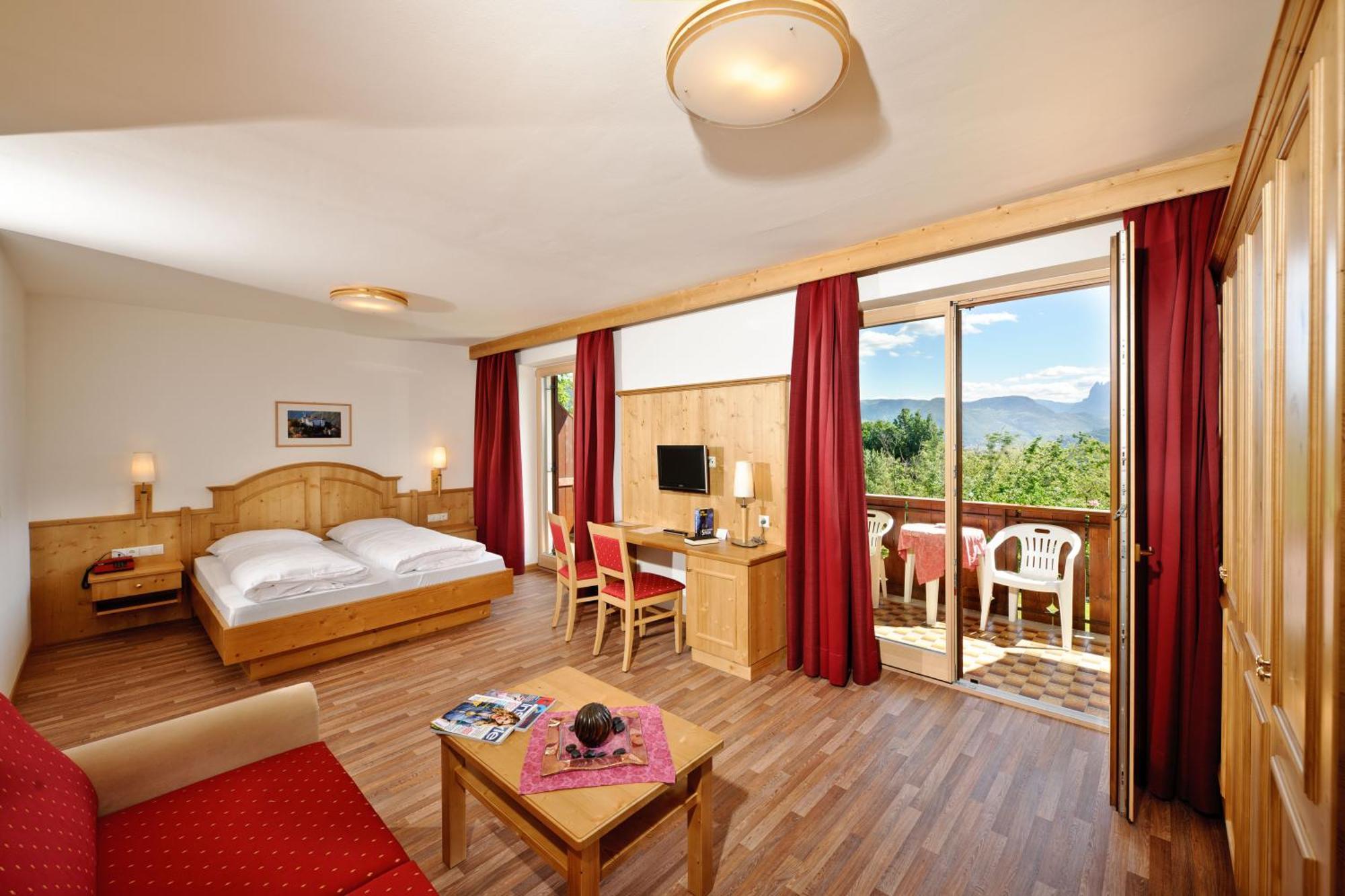 Hotel St. Justina Hof อัปเปียโนซุลลา สตราดา เดล วีโน ภายนอก รูปภาพ