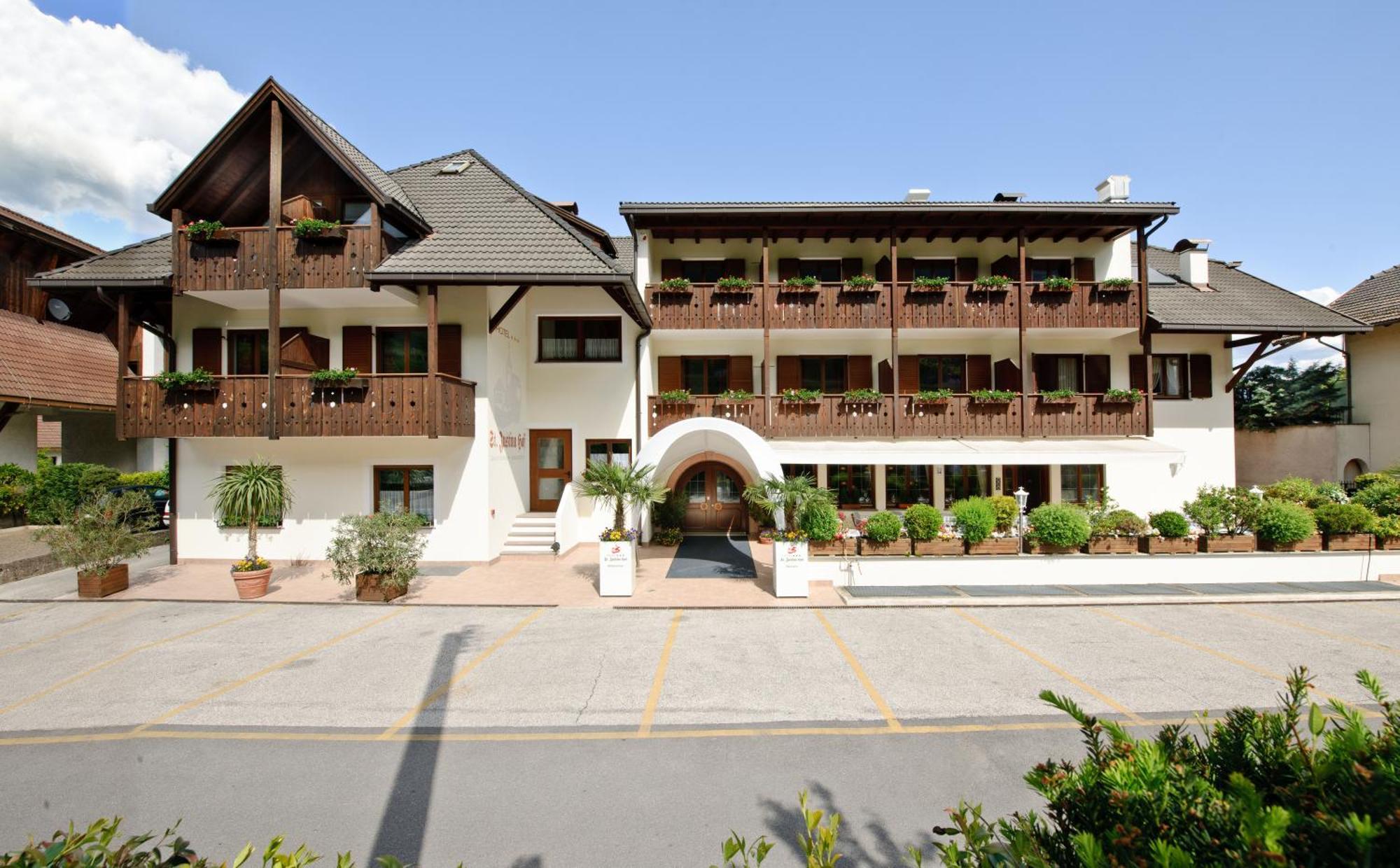 Hotel St. Justina Hof อัปเปียโนซุลลา สตราดา เดล วีโน ภายนอก รูปภาพ